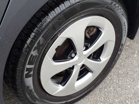 Used 2013 Toyota Prius Three FWD image 10