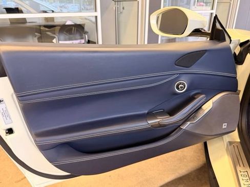 Used 2019 Ferrari Portofino RWD image 19