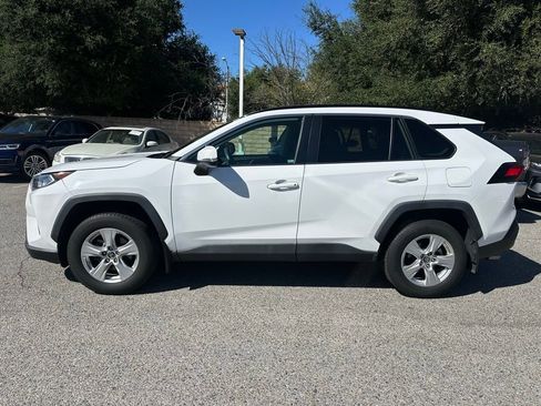 Used 2019 Toyota RAV4 XLE w/ Convenience Package image 2