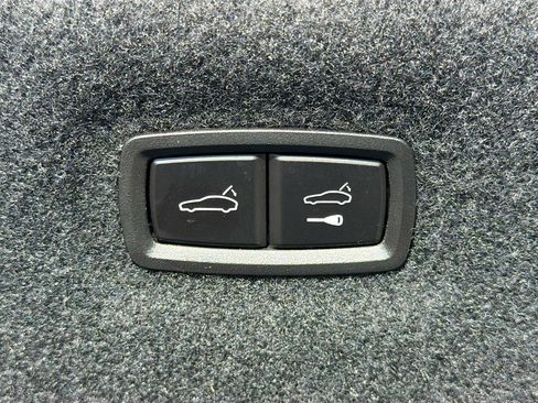 Used 2022 Porsche Taycan Turbo S image 12