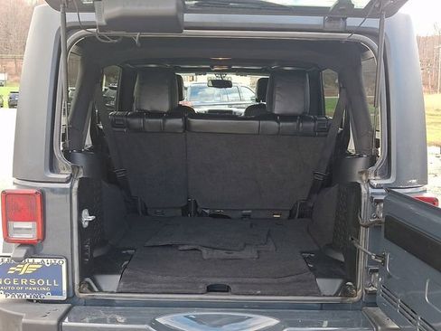 Used 2018 Jeep Wrangler Unlimited Sahara w/ Connectivity Group AWD/4WD image 26