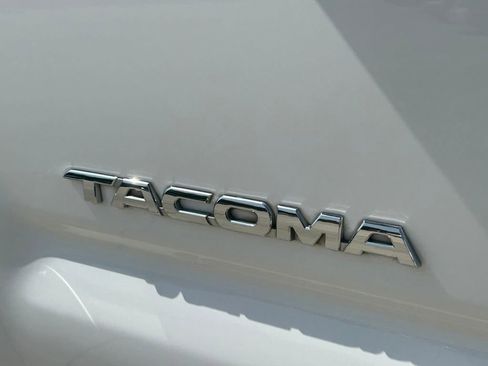Used 2013 Toyota Tacoma 4x4 Access Cab V6 w/ SR5 Pkg image 15
