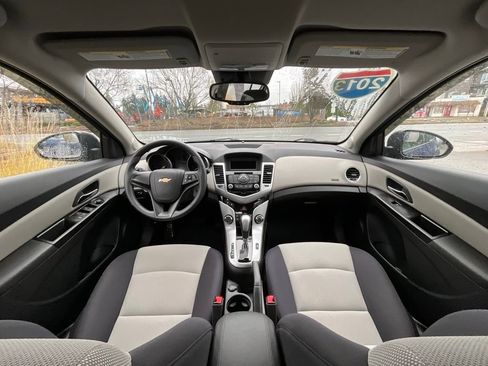 Used 2013 Chevrolet Cruze LS image 15