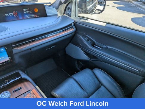 Certified 2025 Lincoln Navigator L Black Label AWD/4WD image 21