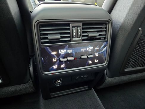 New 2026 Porsche Cayenne Coupe AWD/4WD image 19