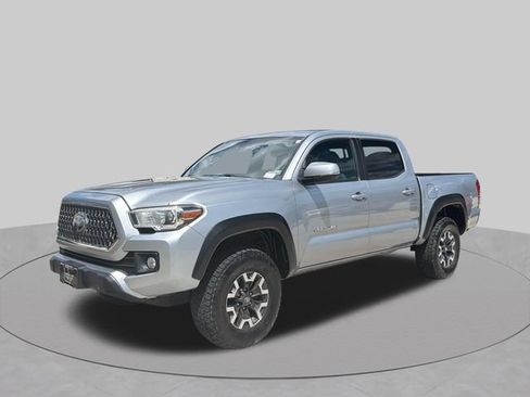 Used 2018 Toyota Tacoma TRD Off-Road AWD/4WD image 9
