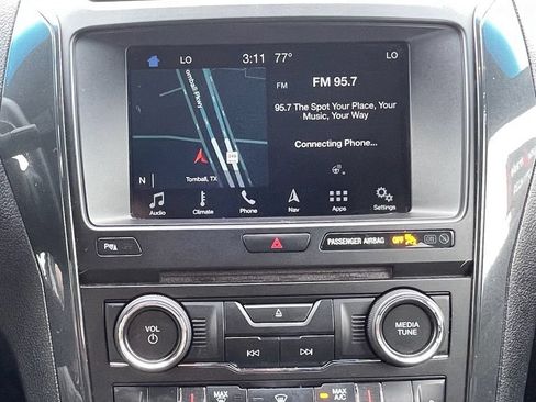 Used 2017 Ford Explorer XLT w/ Equipment Group 202A FWD image 22