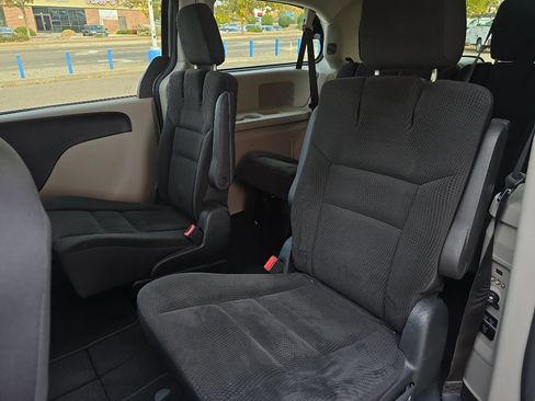 Used 2017 Dodge Grand Caravan SE w/ Power Window Group image 28