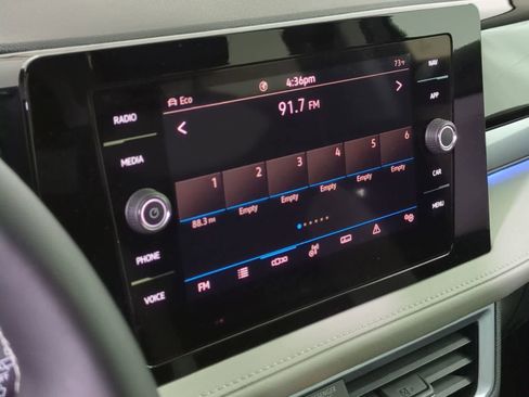 New 2025 Volkswagen Taos SEL image 28