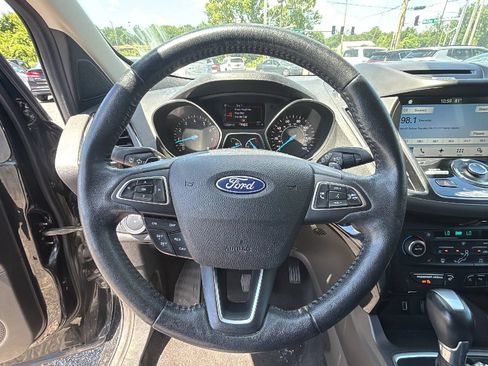 Used 2017 Ford Escape Titanium w/ Canadian Touring Package AWD/4WD image 11
