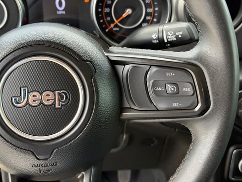 Used 2023 Jeep Gladiator Sport AWD/4WD image 15