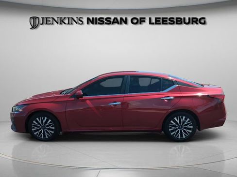 Certified 2023 Nissan Altima 2.5 SV FWD image 11