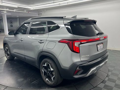 Used 2024 Kia Seltos EX FWD image 3