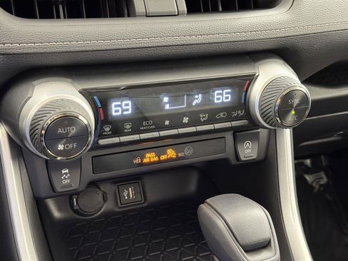 Used 2025 Toyota RAV4 XLE image 15