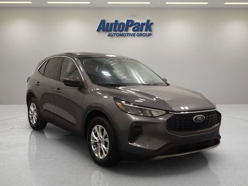Used 2023 Ford Escape Active w/ Tech Pack #1 AWD/4WD image 1