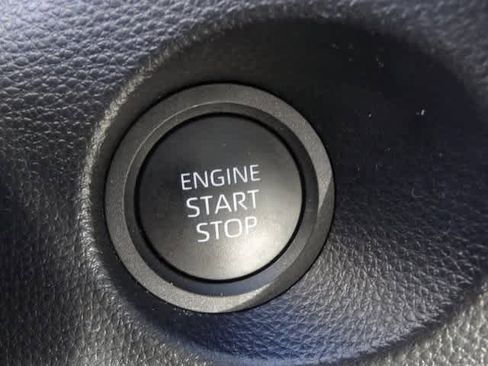 Used 2025 Toyota Corolla Cross XLE image 11