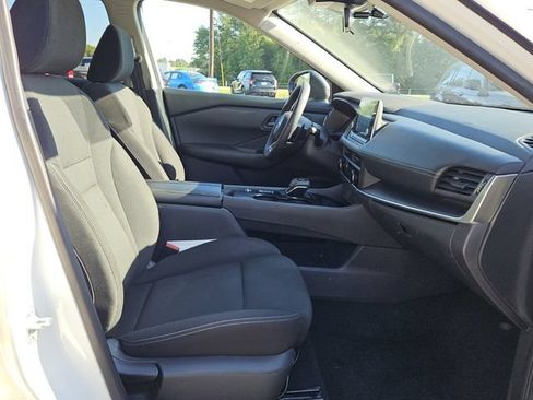 Used 2024 Nissan Rogue S FWD image 14