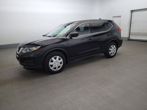 Used 2017 Nissan Rogue S image 2