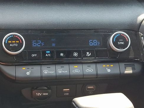 Used 2021 Hyundai Elantra SEL w/ Convenience + Premium Package FWD image 17