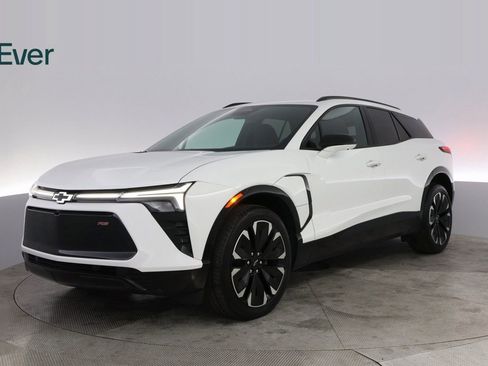 Used 2024 Chevrolet Blazer EV RS image 2