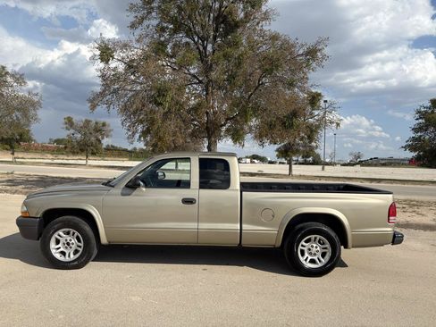 Used 2004 Dodge Dakota 2WD Club Cab w/ Tire & Handling Group image 17