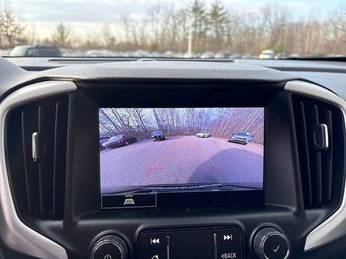Used 2024 GMC Terrain SLT image 32