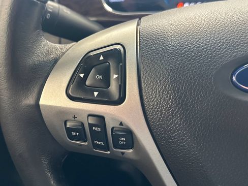 Used 2016 Ford Taurus Limited FWD image 32