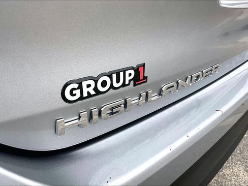 Used 2023 Toyota Highlander XLE image 10