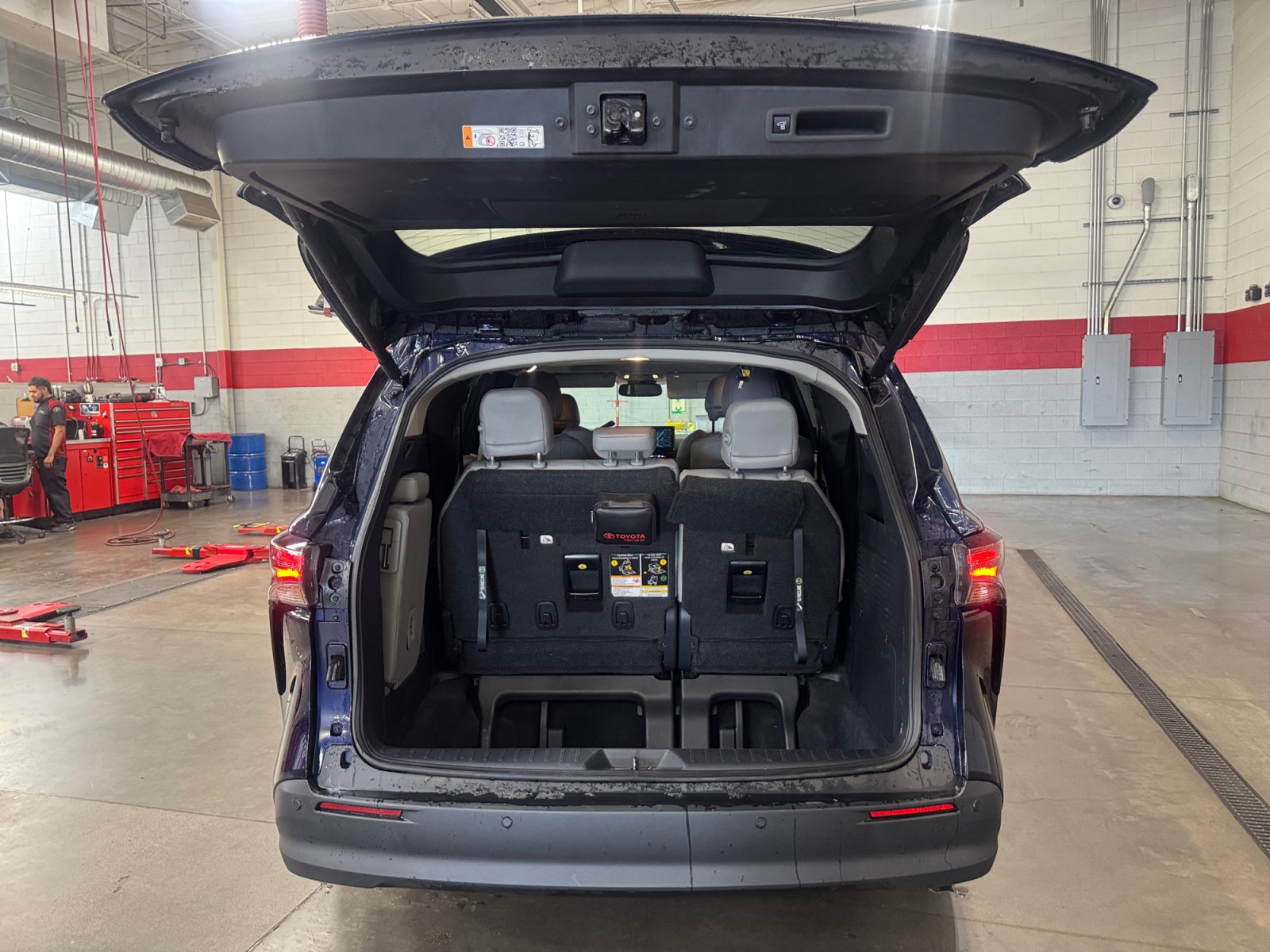 Certified 2026 Toyota Sienna XLE FWD image 34