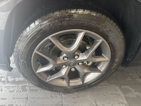 Used 2020 Jeep Grand Cherokee Limited X image 2