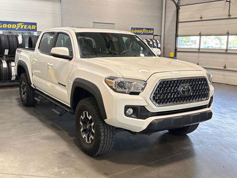 Used 2019 Toyota Tacoma TRD Off-Road AWD/4WD image 3