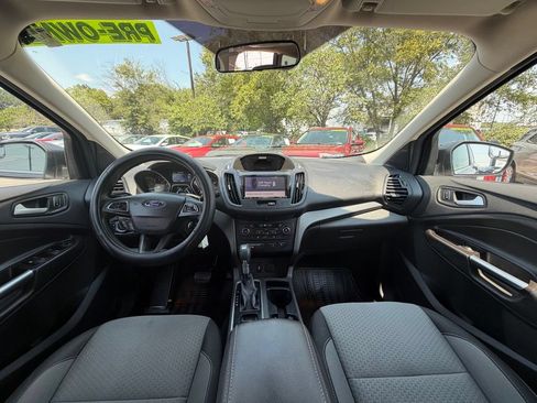 Used 2017 Ford Escape SE w/ SE Cold Weather Package FWD image 30