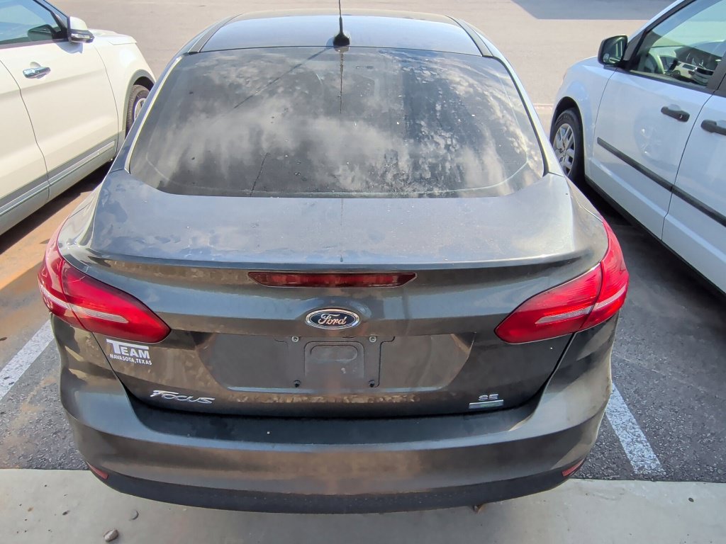 Used 2018 Ford Focus SE w/ SE Appearance Package FWD image 5