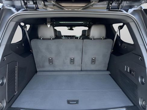 Used 2022 GMC Yukon XL Denali image 34