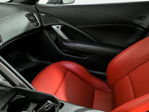 Used 2019 Chevrolet Corvette Stingray Coupe w/ Z51 1LT RWD image 30
