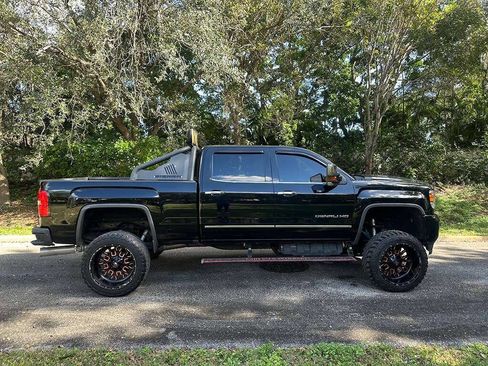 Used 2017 GMC Sierra 2500 Denali w/ Duramax Plus Package image 8