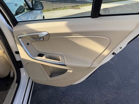 Used 2014 Volvo S60 T5 image 16