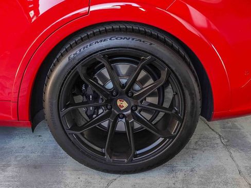 Used 2025 Porsche Cayenne GTS AWD/4WD image 10