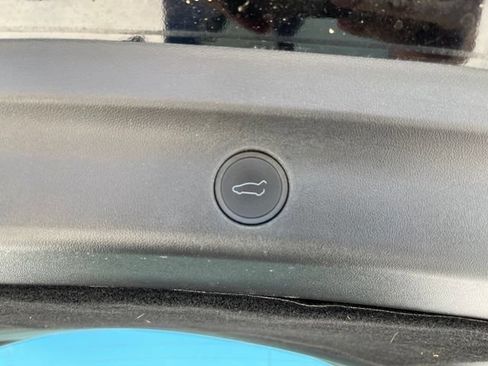 Used 2024 Tesla Model Y Long Range AWD/4WD image 23