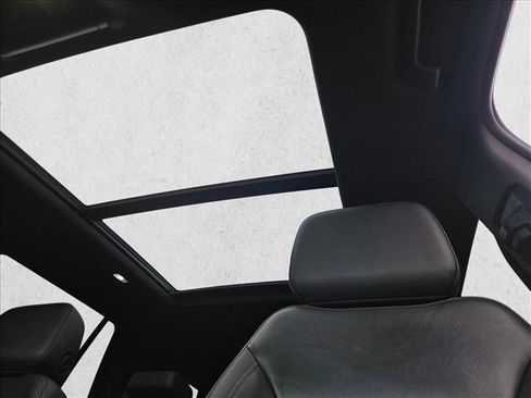 Used 2021 Chevrolet Tahoe Z71 w/ Luxury Package image 16