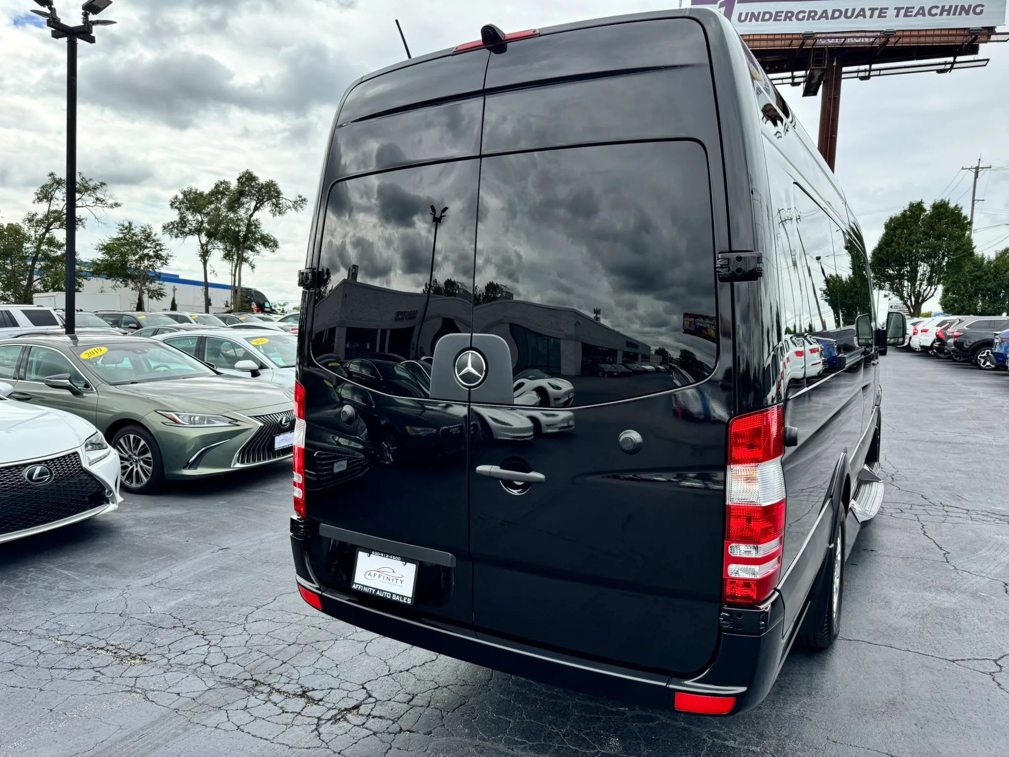 Used 2016 Mercedes-Benz Sprinter 2500 image 4