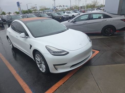 Used 2018 Tesla Model 3 Long Range image 2