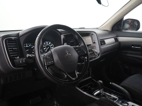 Used 2017 Mitsubishi Outlander ES FWD image 23