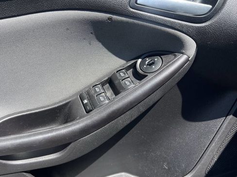 Used 2014 Ford Focus SE FWD image 10