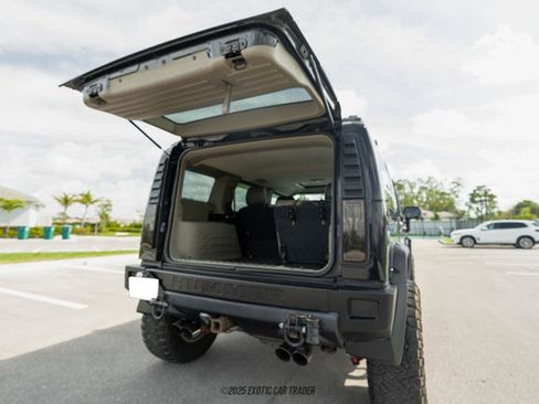 Used 2004 HUMMER H2 w/ Preferred Equipment Group image 82