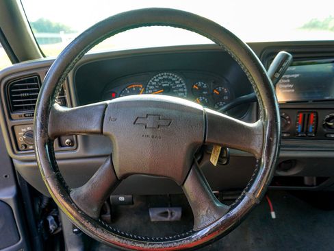 Used 2005 Chevrolet Silverado 2500 LS w/ Heavy-Duty Power Package image 15