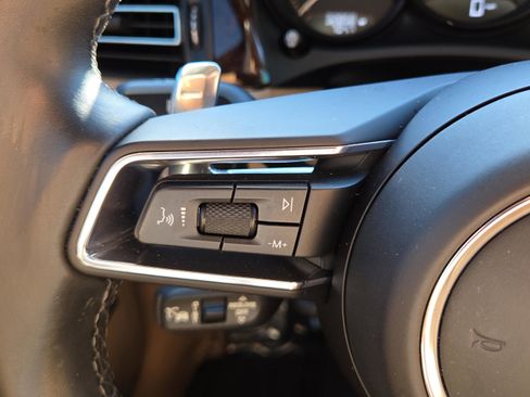 Used 2022 Porsche Macan image 12