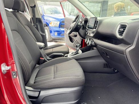 Used 2024 Hyundai Venue SEL image 38