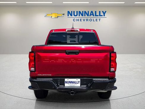 Used 2025 Chevrolet Colorado Z71 w/ Technology Package AWD/4WD image 4