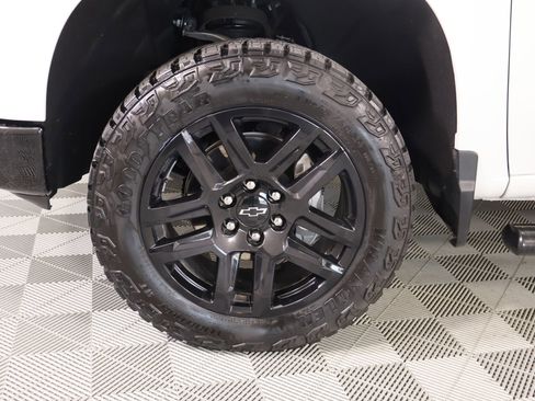 Used 2025 Chevrolet Silverado 1500 Custom Trail Boss AWD/4WD image 16